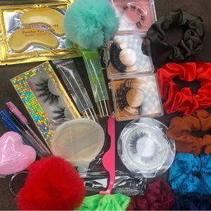 Beauty scoops Makeup
Accessories
- Hair accessories 
- Skincare 
- Eyelashes